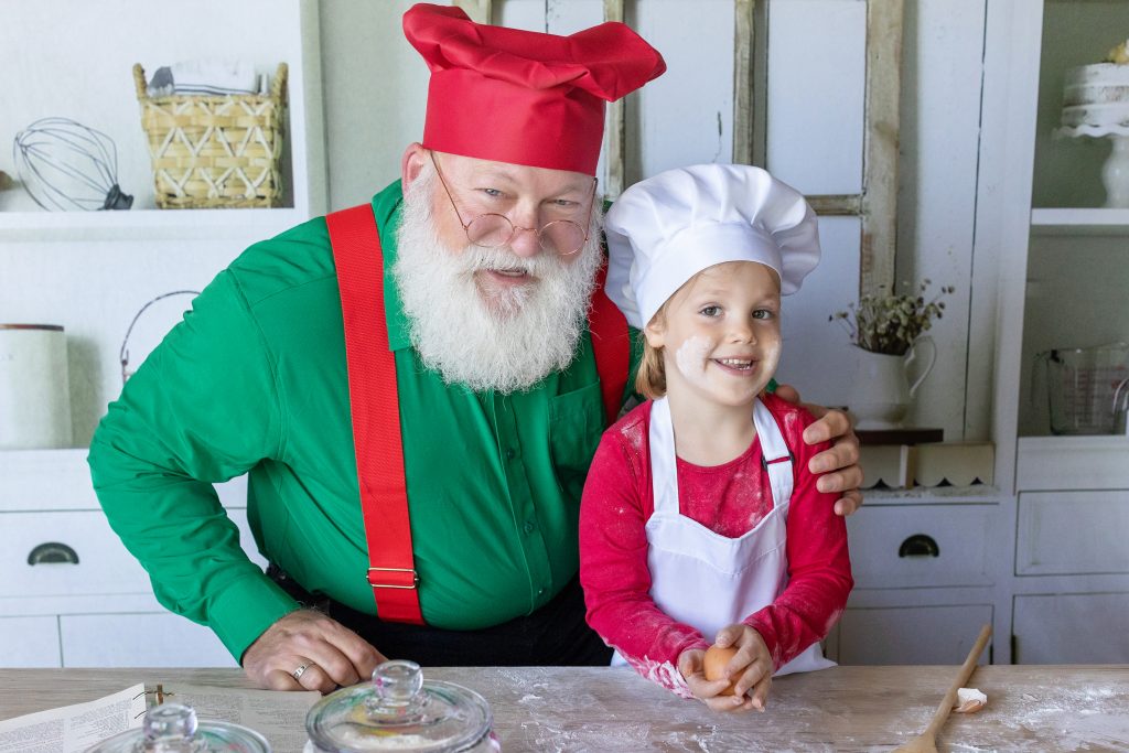 Mini studio Santa sessions in Portland. Baking with Santa and Mrs. Clause.