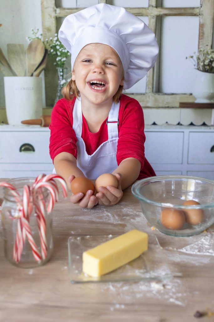 Mini studio Santa sessions in Portland. Baking with Santa and Mrs. Clause.